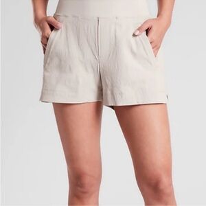 Athleta Trekkie North Short in Ecru